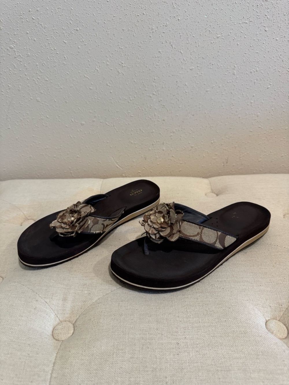 Vintage Coach Jillian Monogram Tan Floral Flip Flop Sandals 7B